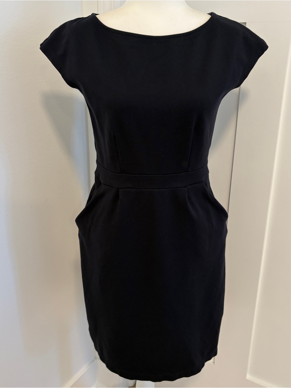 Quince Ultra-Stretch Ponte Cap Sleeve Sheath Dress in Navy Size S*17